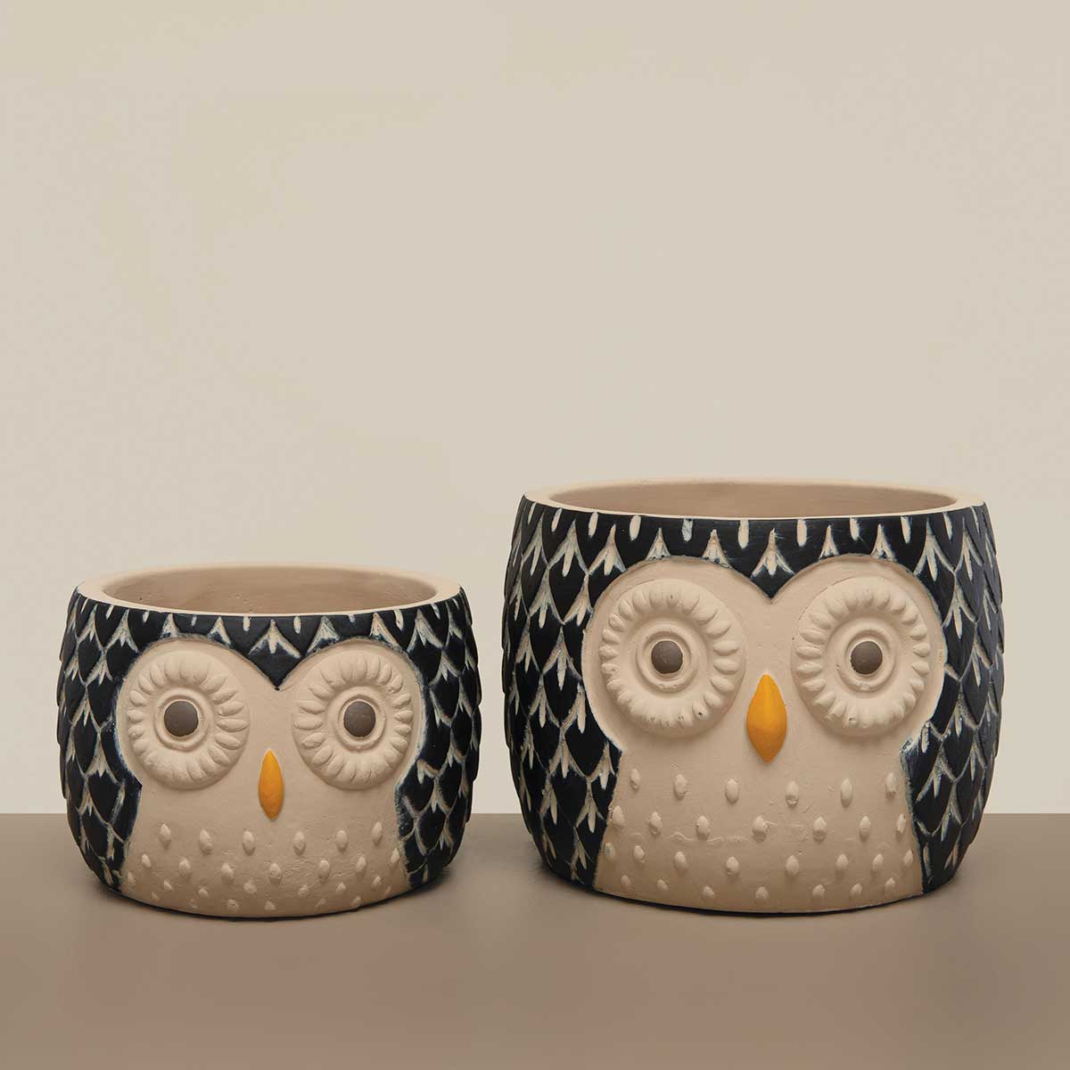 POT HOOTIE OWL LARGE 6IN X 5IN BLACK/BEIGE CONCRETE - Click Image to Close