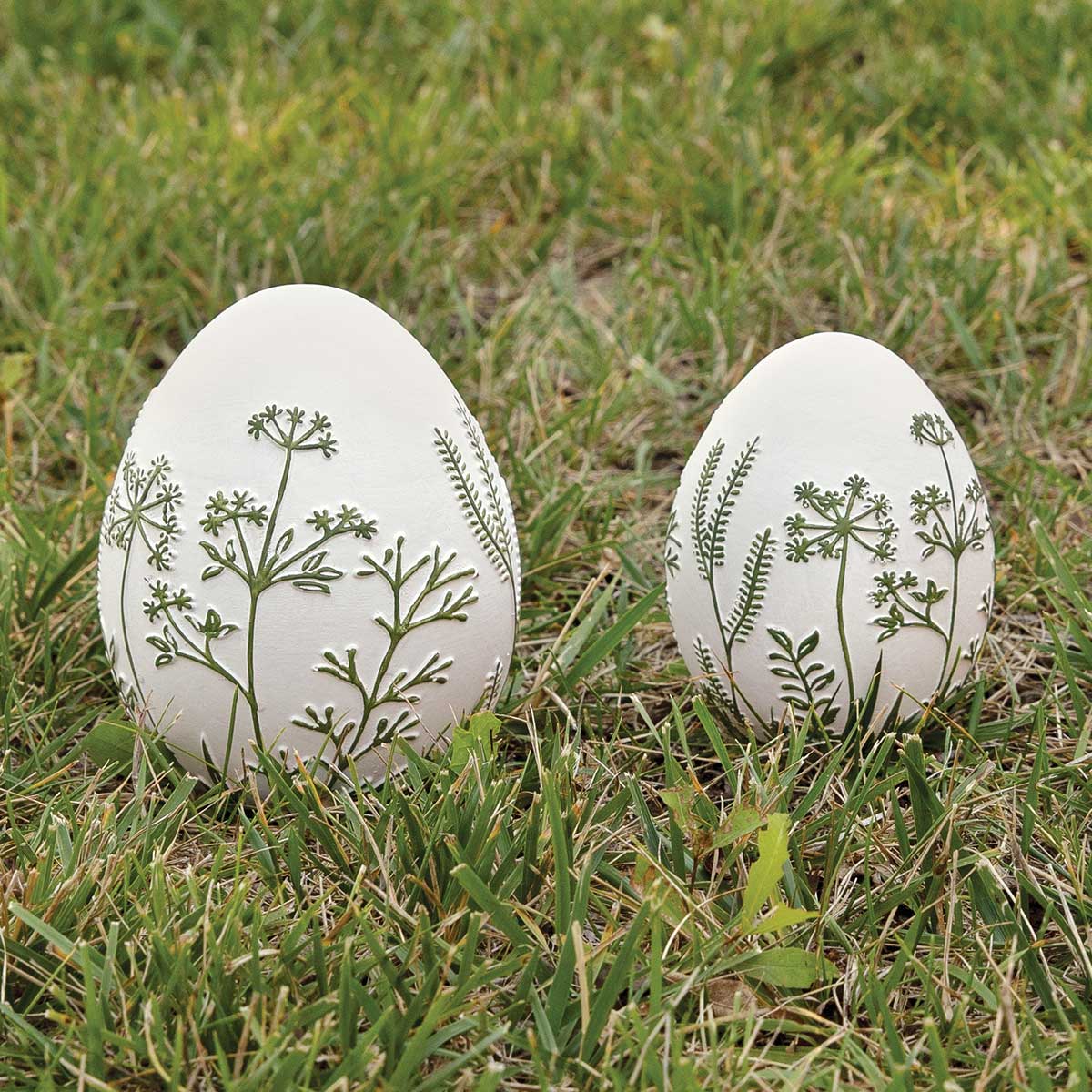 EGG FLOWER MOTIF LARGE 4.75IN X 5.75IN WHITE/GREEN CONCRETE