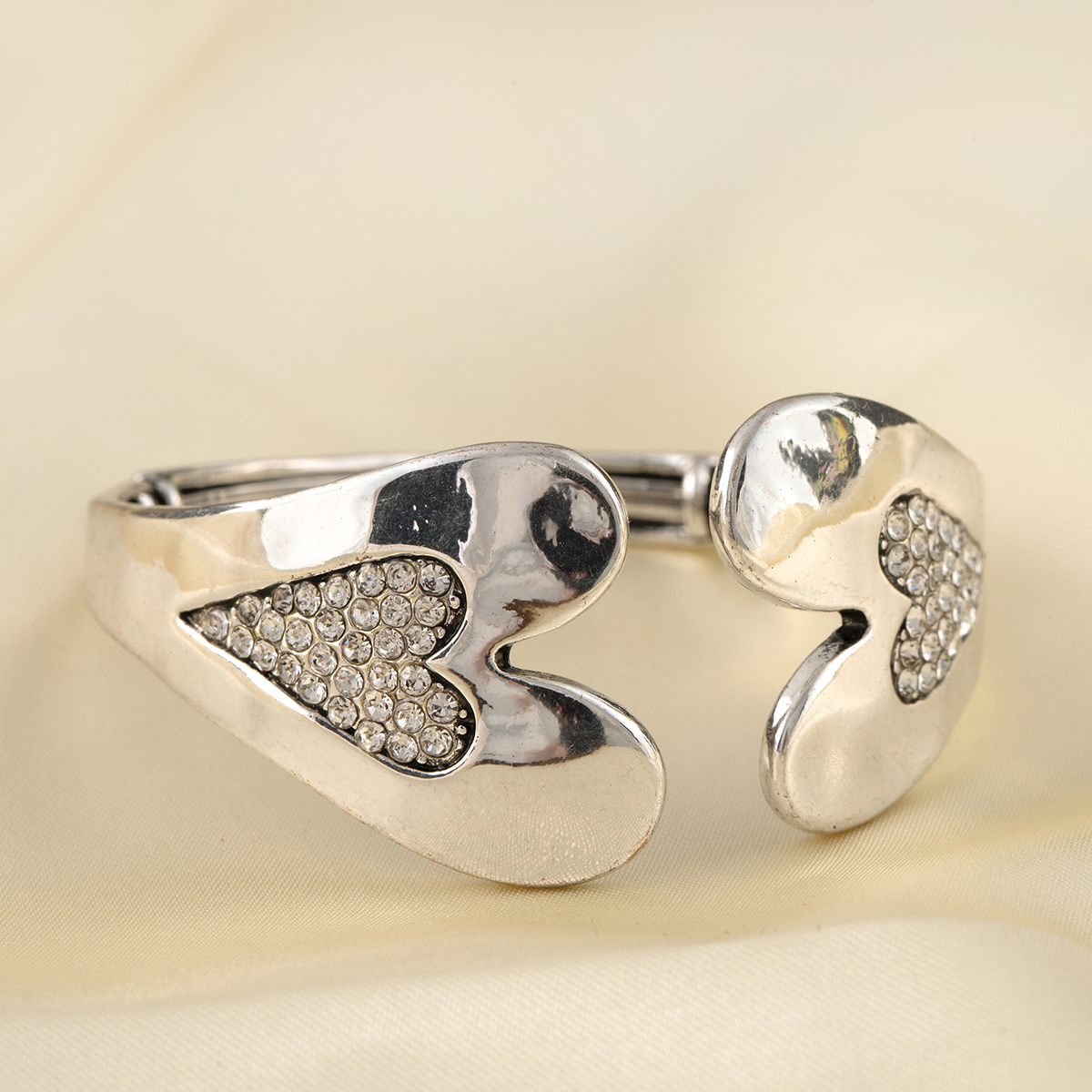 b50 BRACELET DOUBLE HEART 1IN X 7IN - Click Image to Close