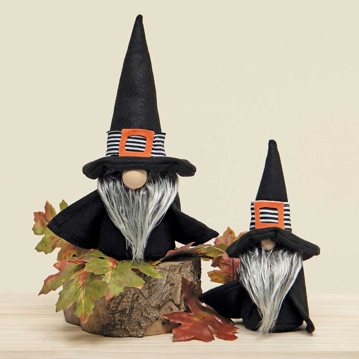 !WILMA WITCH GNOME BLACK/WHITE WITH WOOD NOSE, GREY