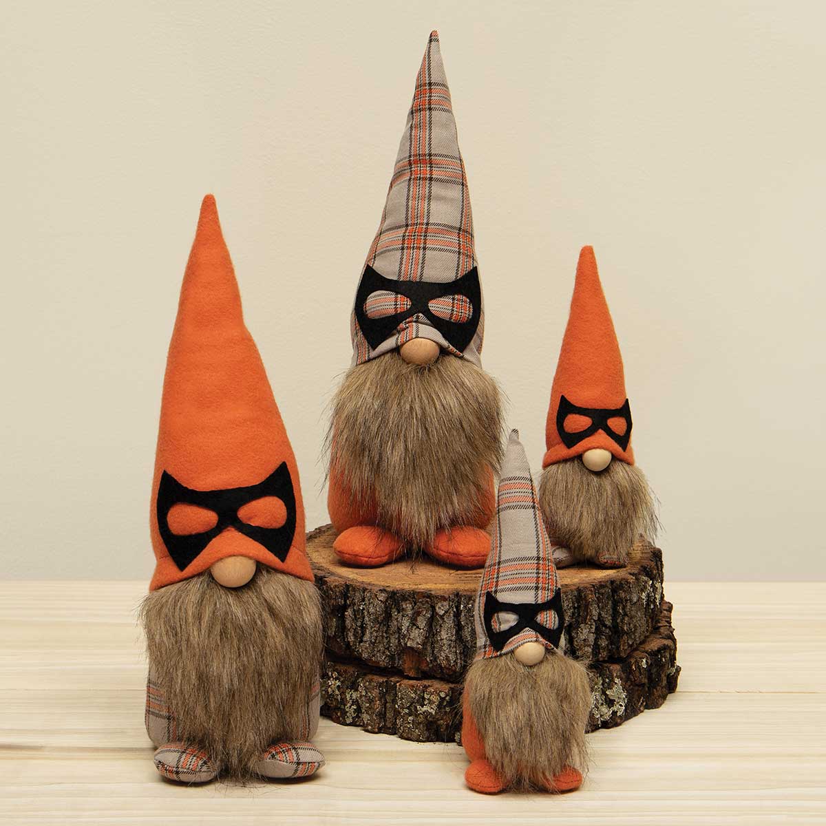 b50 GNOME MASKED 2 ASSORTED 4IN X 13.5IN
