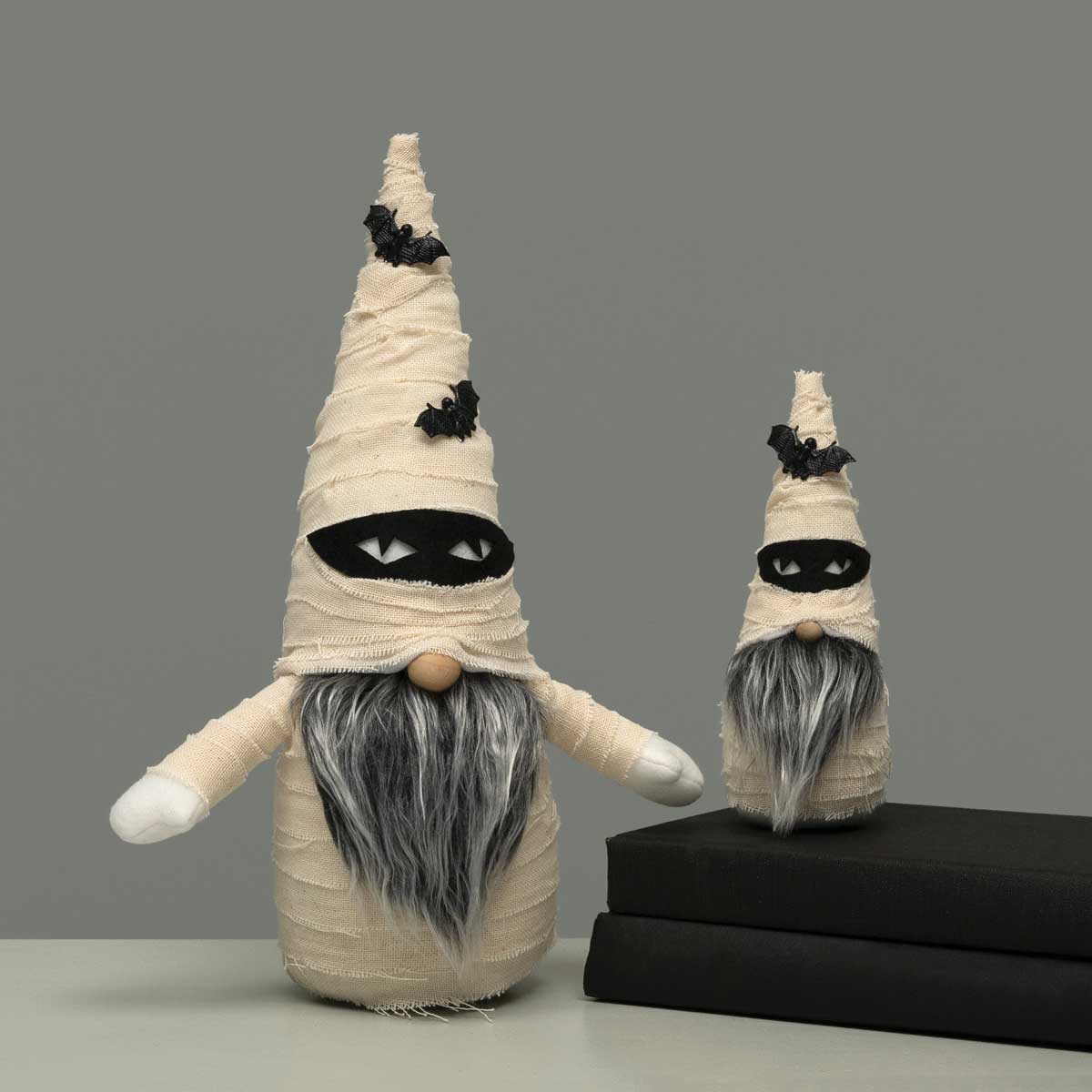 b50 GNOME MUMMY WITH BATS SMALL 2.5IN X 7IN - Click Image to Close