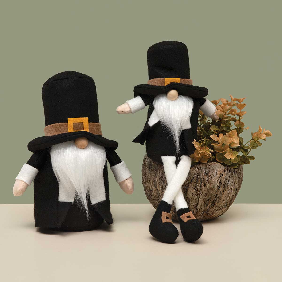 b50 GNOME PILGRIM WITH WAISTCOAT 5.5IN X3.75IN X 9IN BLACK/WHITE - Click Image to Close