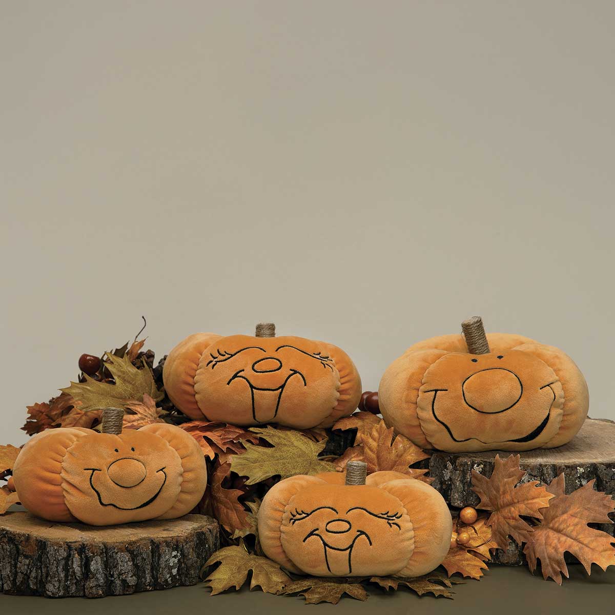 SUZIE SMILEY PUMPKIN FACE PLUSH WITH TWINE STEM LARGE 8"X5" - Click Image to Close