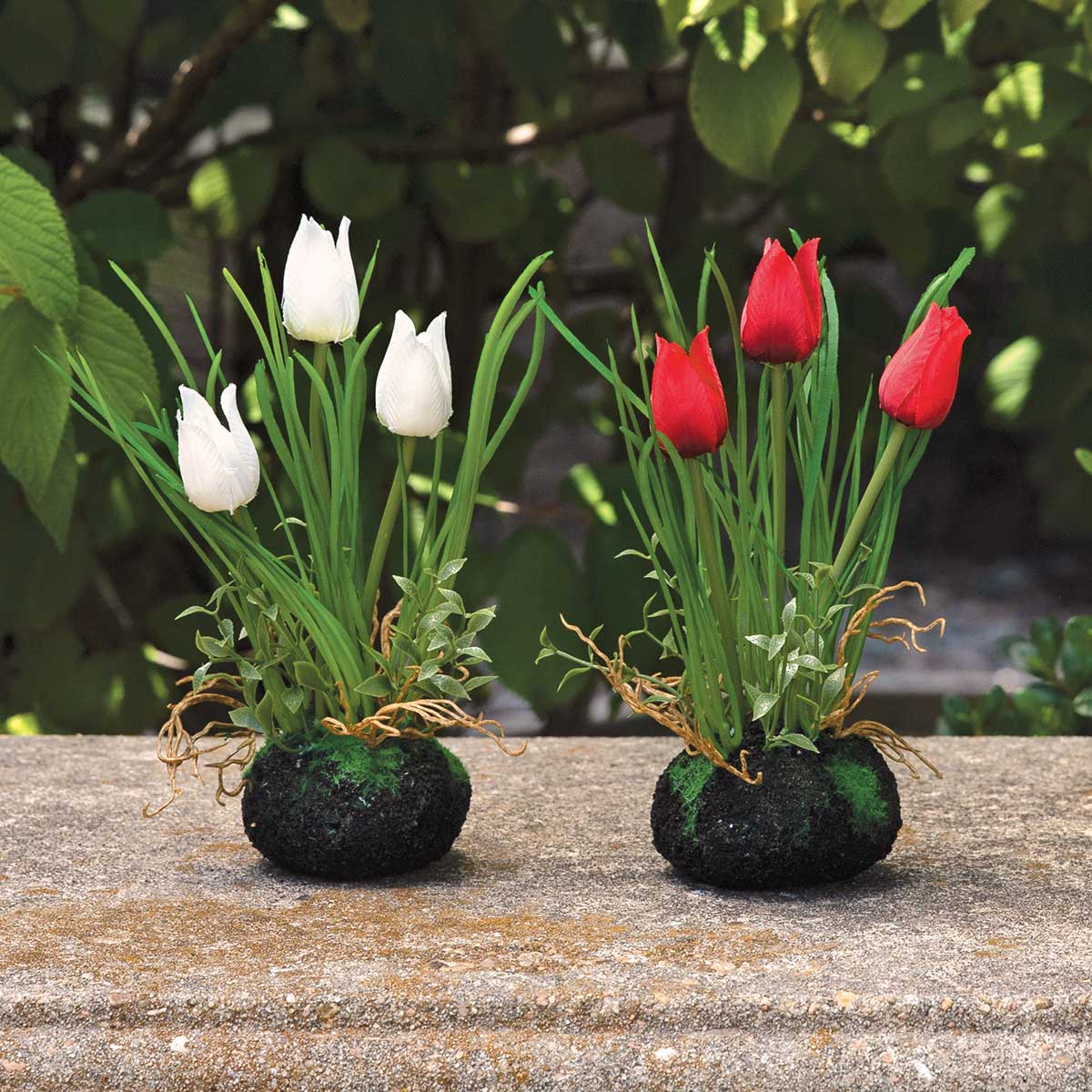 RED TULIP WITH GRASS AND FAUX DIRT 4IN X 8IN (1IN HEAD)