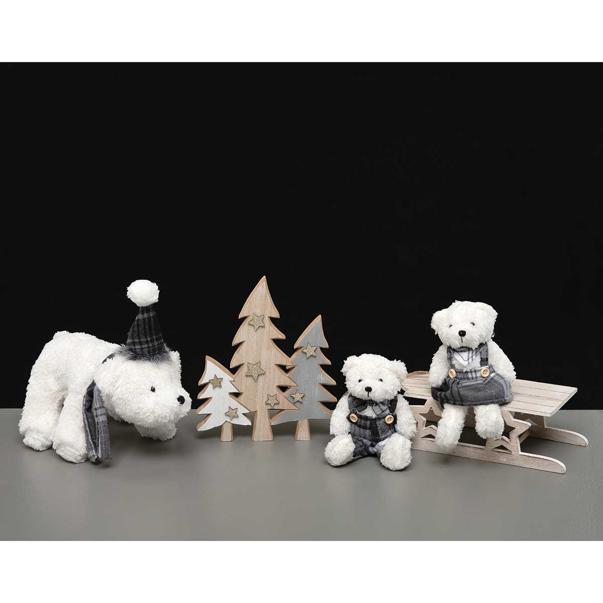 POLAR BEAR COUPLE 2 ASSORTED 4IN X 3IN X 7IN WHITE/GREY/BLACK - Click Image to Close