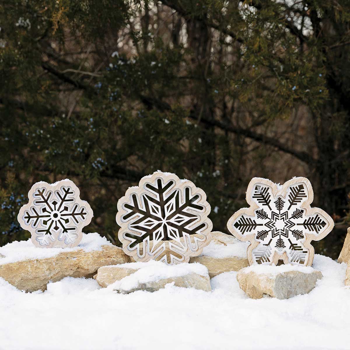 SNOWFLAKE WOOD CUTOUT SIT-A-BOUT NATURAL/WHITE WIDE - Click Image to Close