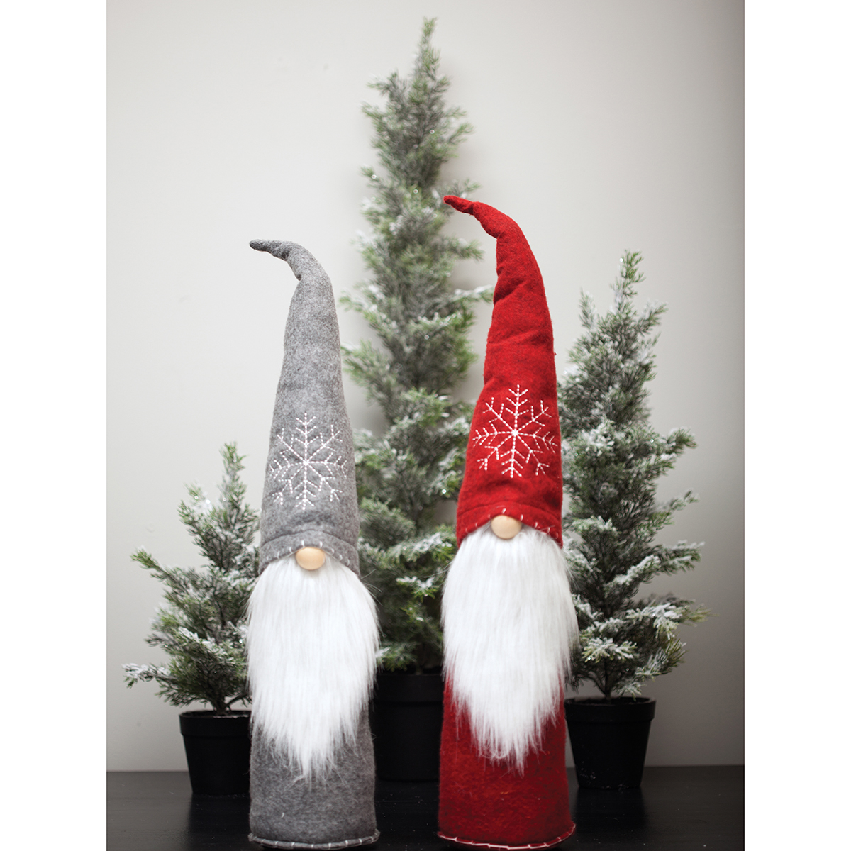 b70 GNOME SNOWFLAKE 2 ASSORTED 5IN X 27IN - Click Image to Close