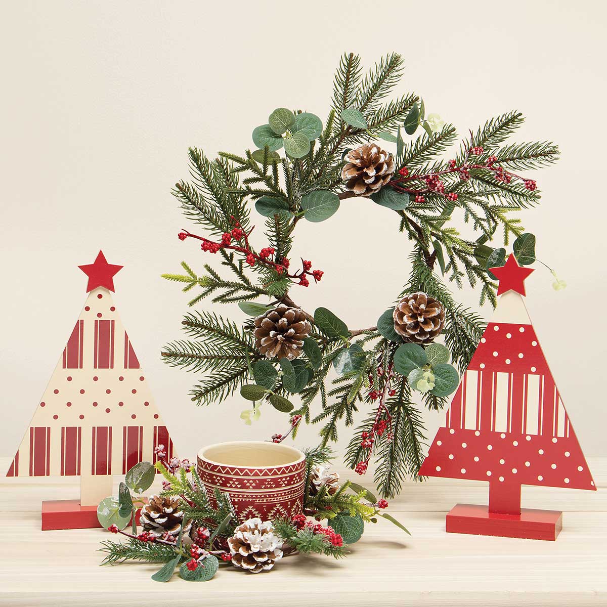 !TICKING WOOD TREE RED/CREAM WITH STAR AND PINDOTS b50