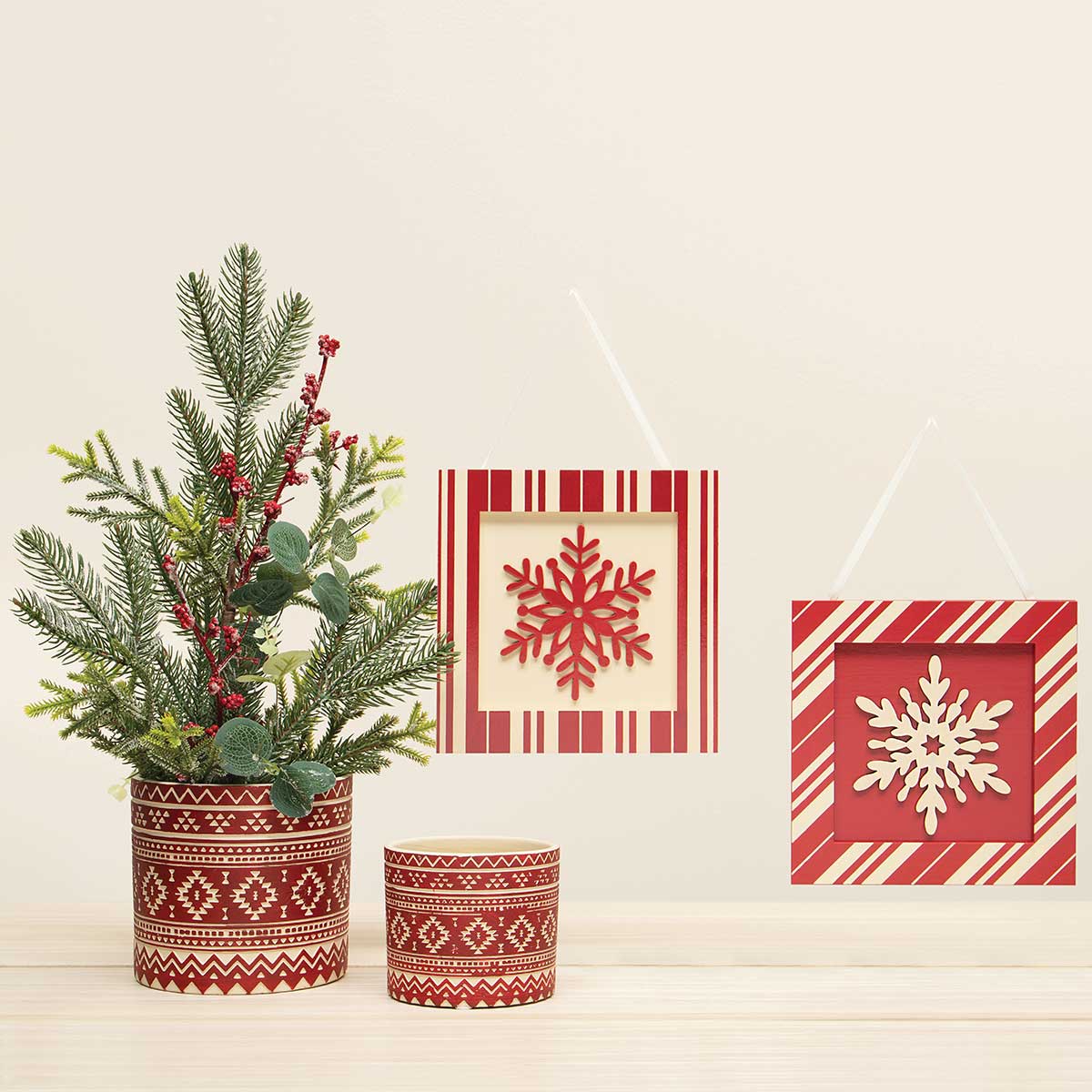 !TICKING SQUARE WOOD SNOWFLAKE ORNAMENT/SIGN RED/CREAM WITH b50
