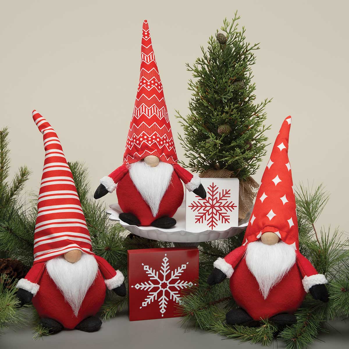 b50 GNOME JOLLY 3 ASSORTED LARGE 5.5IN X 3IN X 14IN POLYESTER - Click Image to Close