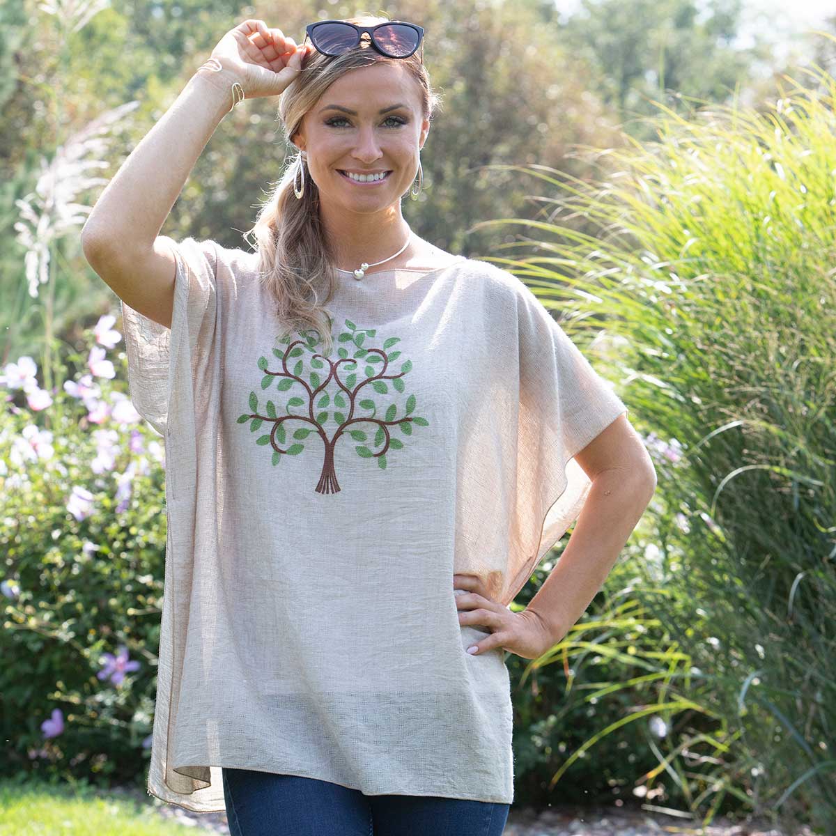 b50 TUNIC LAUREL TREE CREAM 33IN X 29IN ONE SIZE FITS MOST POLYE