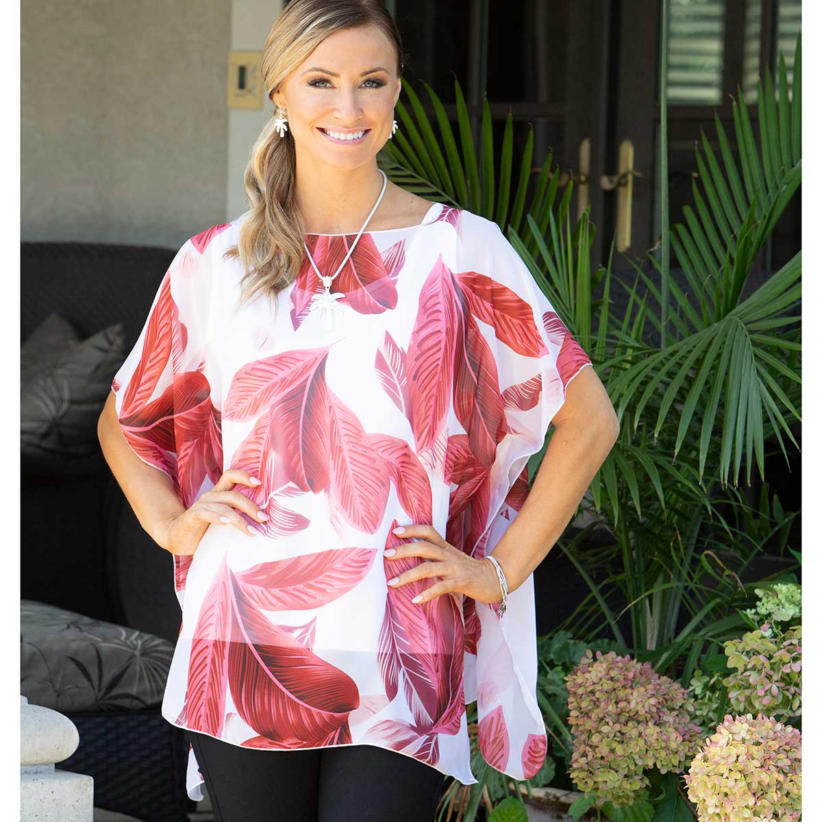 b50 TUNIC PALM LEAF RED/WHITE 35IN X 29IN ONE SIZE FITS MOST