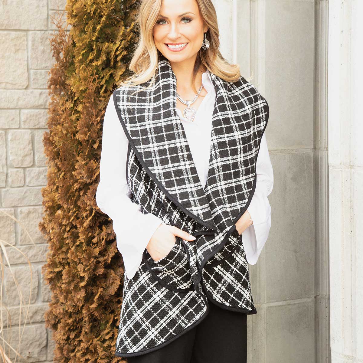 b50 CAPE PLAID BLACK/WHITE 45IN X 38IN ONE SIZE FITS MOST TWILL - Click Image to Close