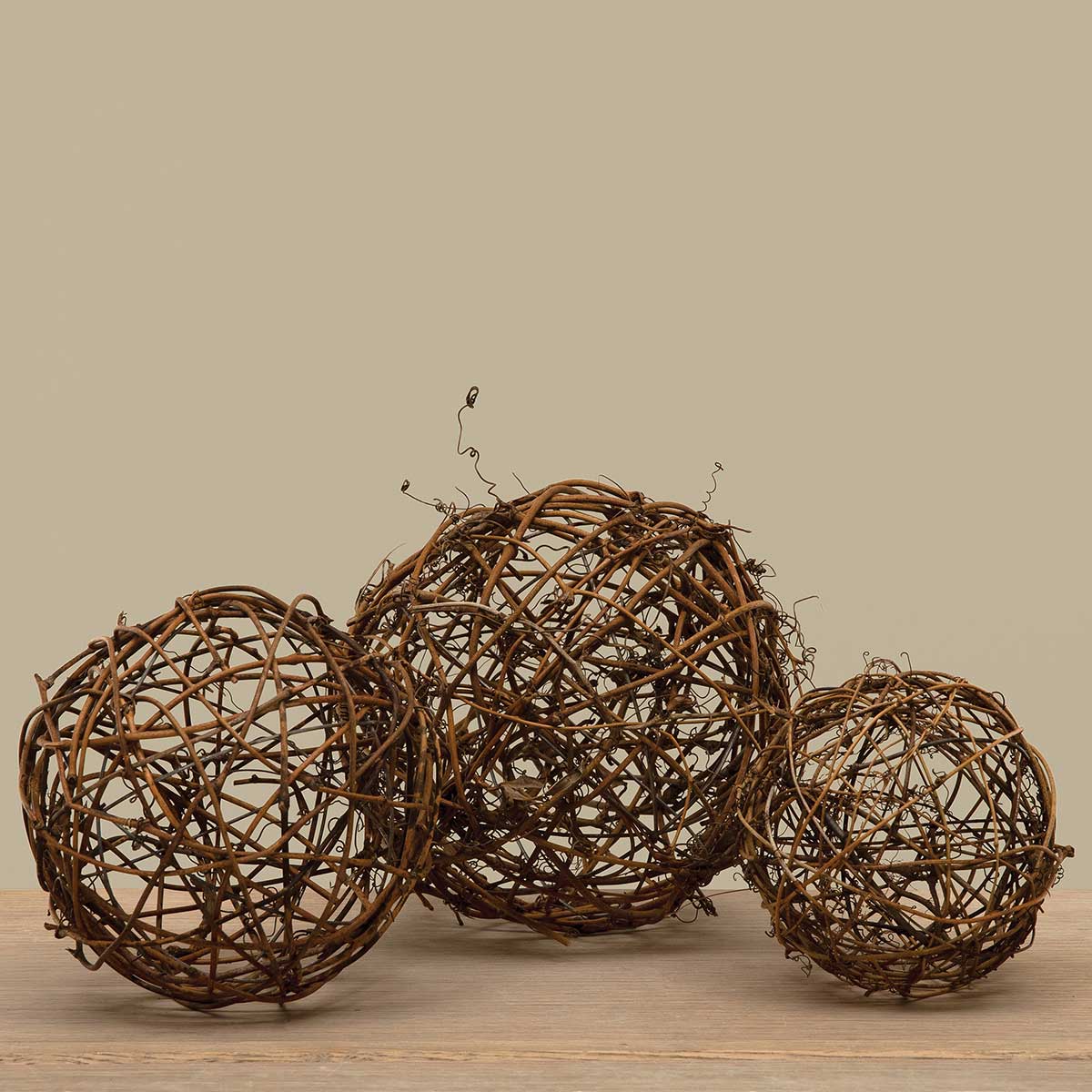 TWIG BALL MEDIUM 5.75IN TWIG/WOOD - Click Image to Close