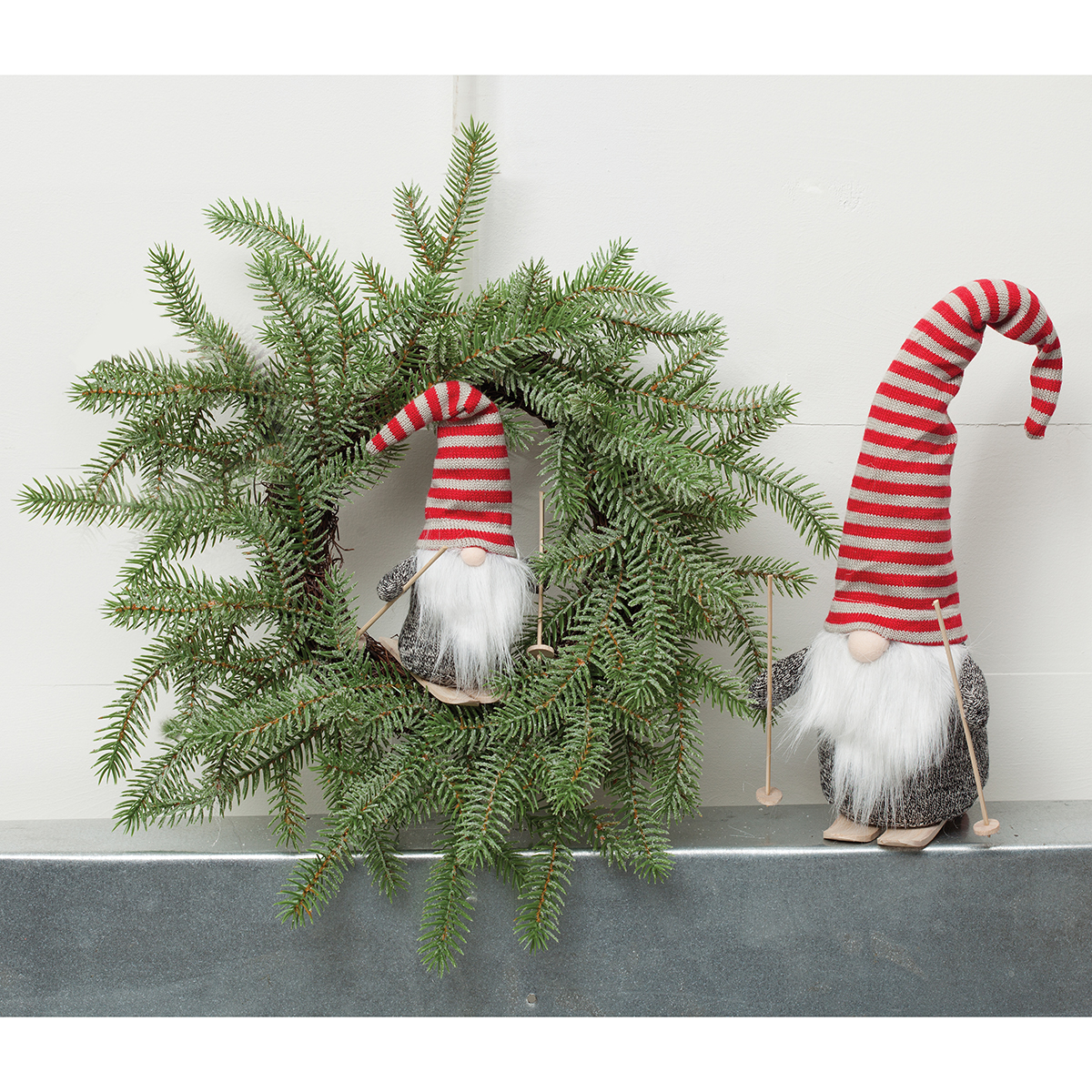 !NORDIC FIR PINE WREATH WITH MICA AND V22